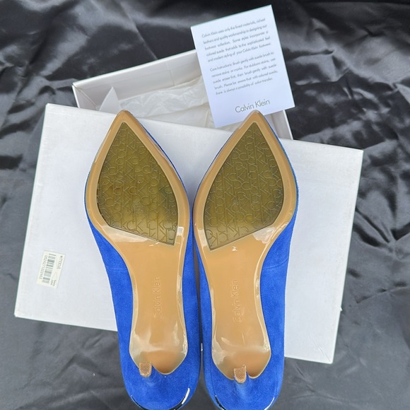 New Calvin Klein Suede - Picture 6 of 6